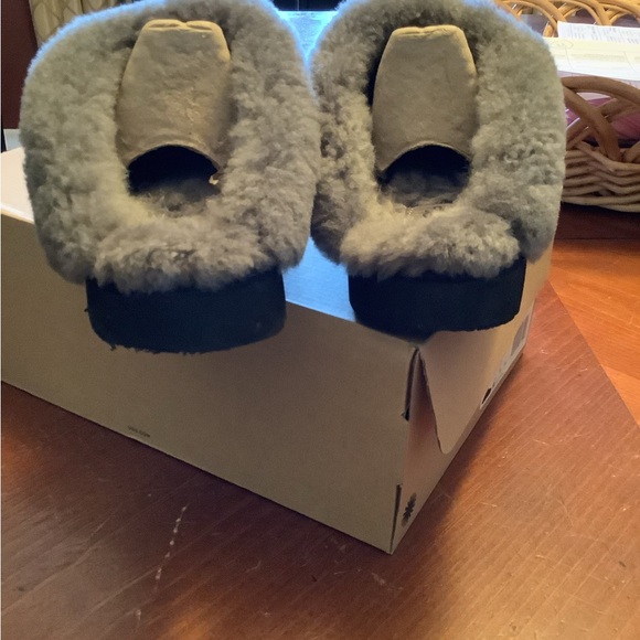 UGG WOMENS CLUGGETTE black and gray slippers - Picture 3 of 16